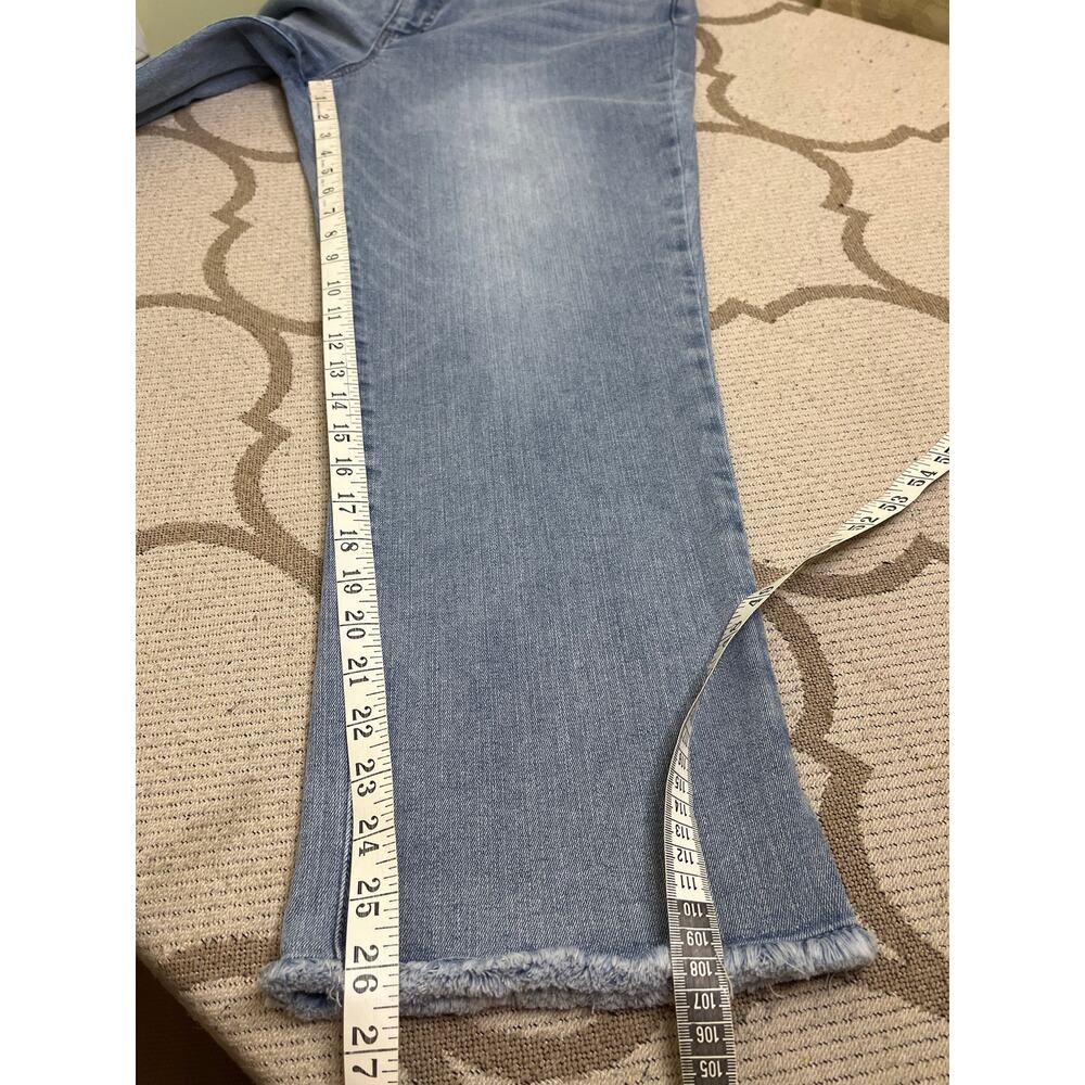 Democracy “Ab"solution Fray Hem Slim Straight Jean, size 16, light blue wash - Picture 7 of 11